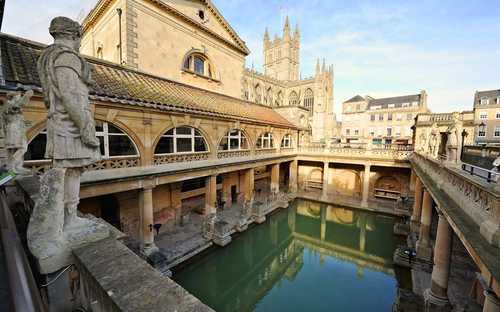 Bath Georgian architecture hop-on bus
